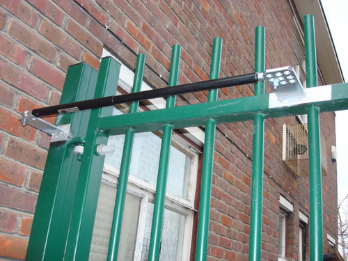 The gate is automatically shut with a heavy duty gas gate closer